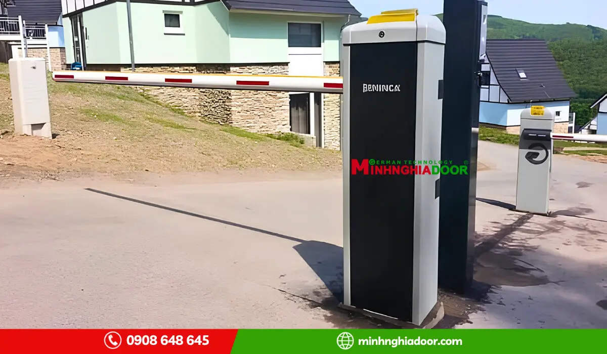 Barie tự động Beninca EVA.5 với thanh chắn lối đi tối đa 5m