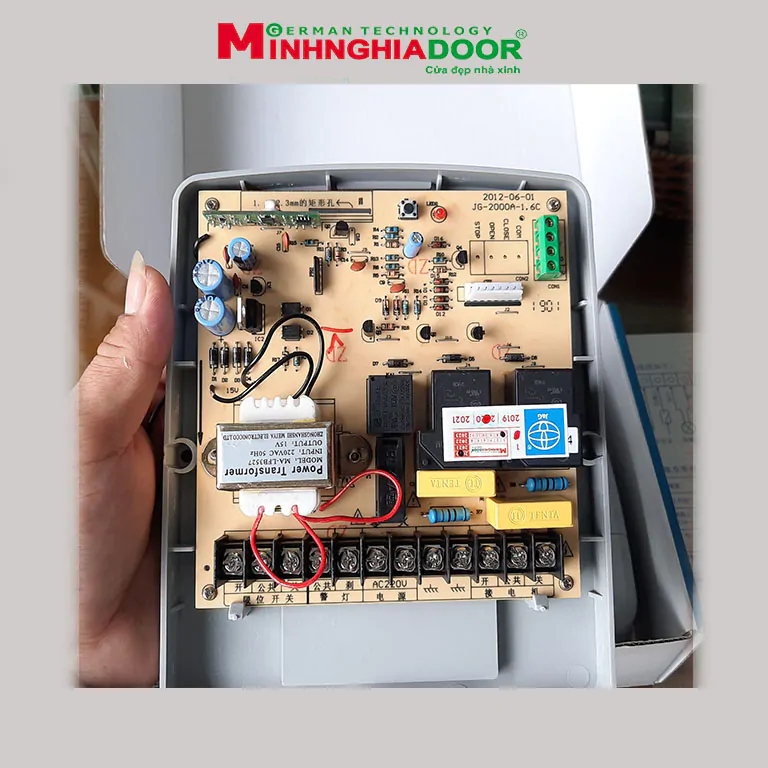 Bộ điều khiển cổng xếp JG