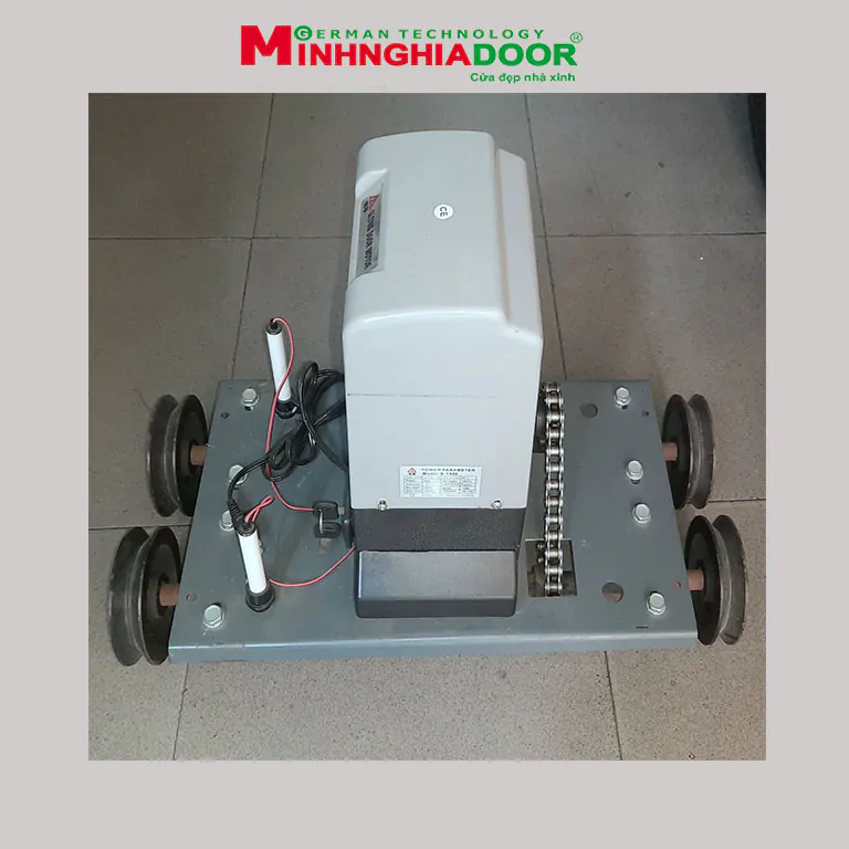 Motor cổng ở phú quốc 1 motor cong phu quoc