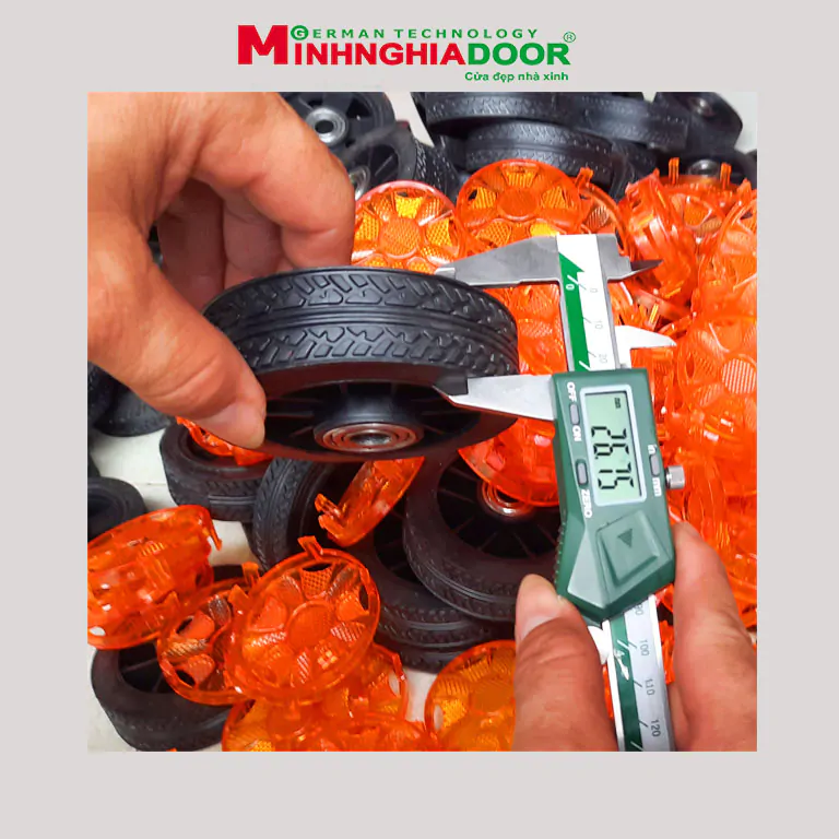 bánh xe cổng xếp inox