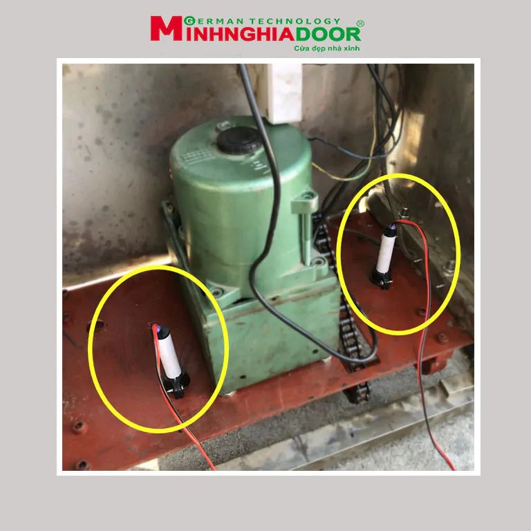 Cảm Biến Tự Động Cho Cổng Xếp 7 lắp đặt cảm biến cổng xếp